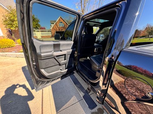 Used 2018 Ford F150 Platinum w/ Equipment Group 701A Luxury image 11