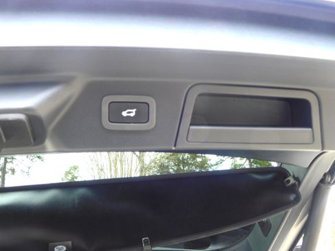 Used 2019 Land Rover Range Rover Velar R-Dynamic HSE image 15