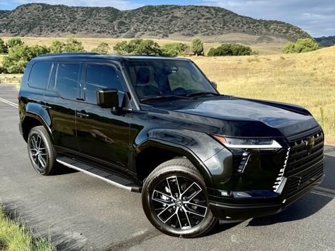 Used 2024 Lexus GX 550 w/ Accessory Package (Z1) AWD/4WD image 1