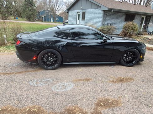 Used 2024 Ford Mustang GT Premium image 4