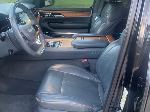 Used 2022 Jeep Grand Wagoneer Series II w/ Convenience Group III image 15