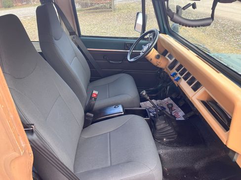 Used 1994 Jeep Wrangler SE image 8