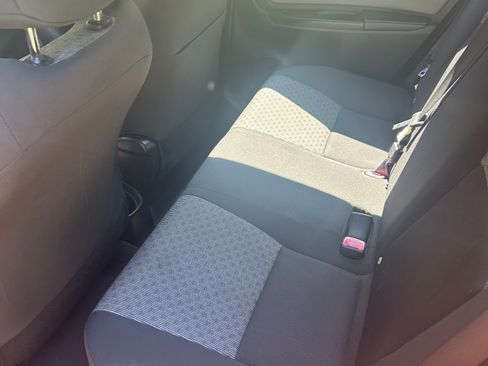 Used 2016 Toyota Yaris L image 9