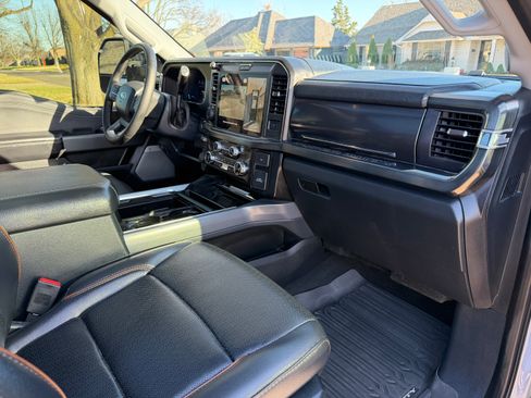 Used 2025 Ford F250 Lariat w/ Lariat Ultimate Package image 18