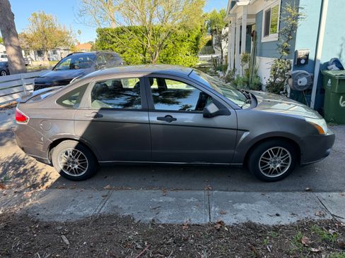 Used 2011 Ford Focus SE w/ 201A Rapid Spec Order Code image 4