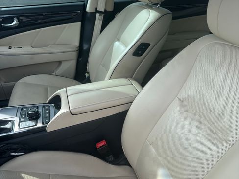 Used 2016 Hyundai Equus Signature RWD image 16