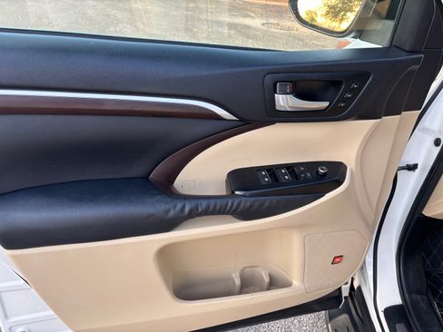 Used 2015 Toyota Highlander Limited image 26