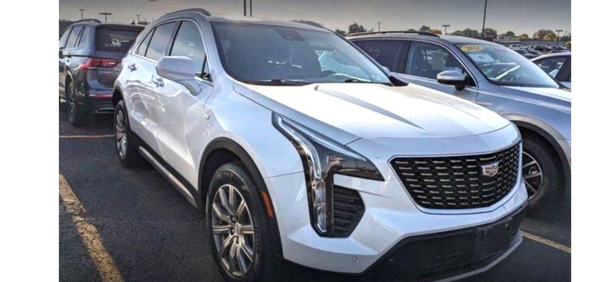 Used 2019 Cadillac XT4 Premium Luxury w/ Cold Weather Package AWD/4WD image 1