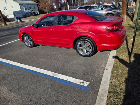 Used 2012 Dodge Avenger SE image 2