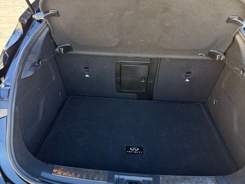 Used 2018 INFINITI QX30 w/ Navigation Package image 11