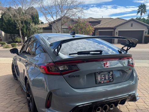 Used 2023 Honda Civic Type R image 2