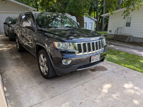 Used 2011 Jeep Grand Cherokee Overland image 1