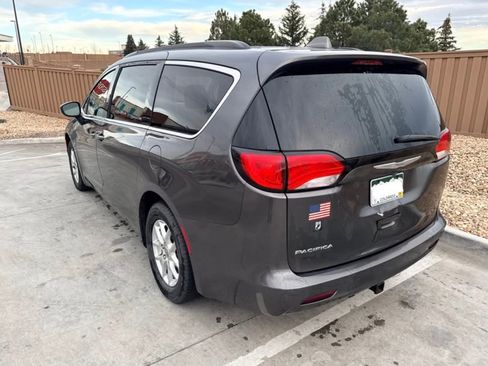 Used 2017 Chrysler Pacifica Touring image 9
