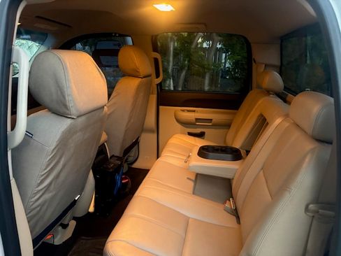 Used 2009 Chevrolet Silverado 2500 LT w/ Exterior Plus Package image 13