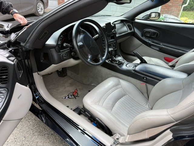 Used 2004 Chevrolet Corvette Coupe w/ Preferred Equipment Group RWD image 18