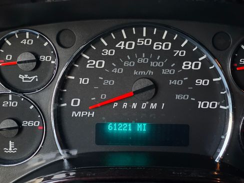 Used 2018 Chevrolet Express 2500 Extended w/ Enhanced Convenience Package image 6