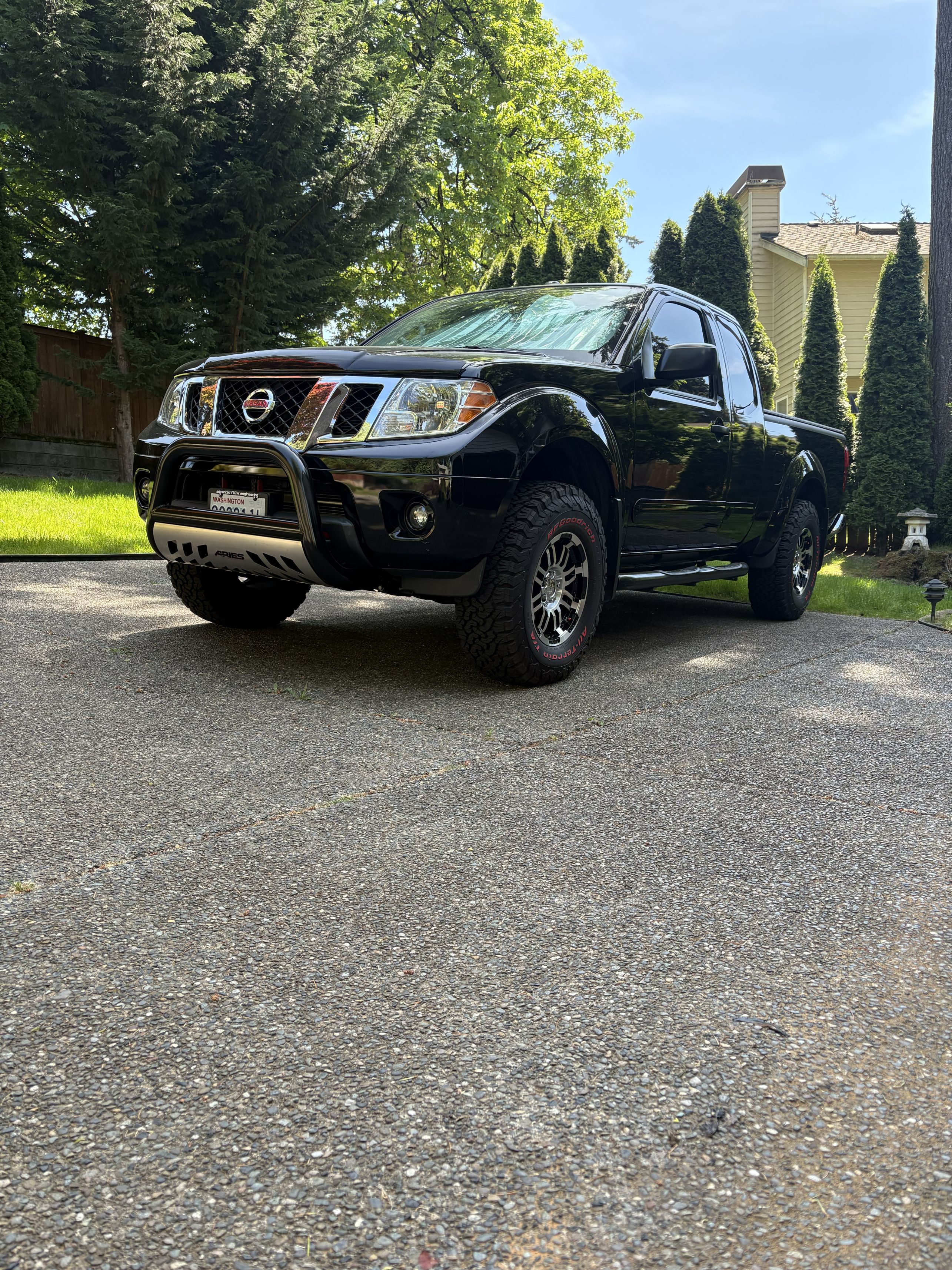Used 2015 Nissan Frontier SV w/ SV Value Truck Package AWD/4WD image 6