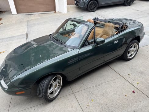 Used 1997 MAZDA MX-5 Miata image 9