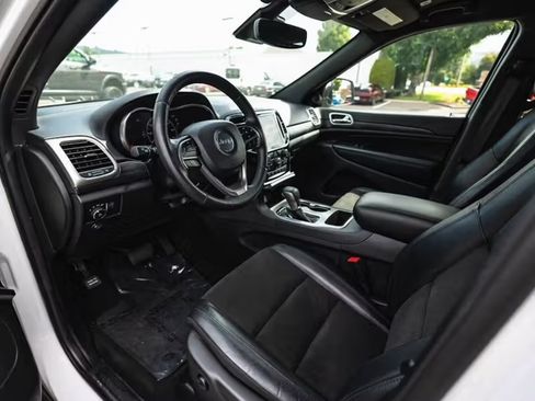 Used 2022 Jeep Grand Cherokee Laredo X image 14