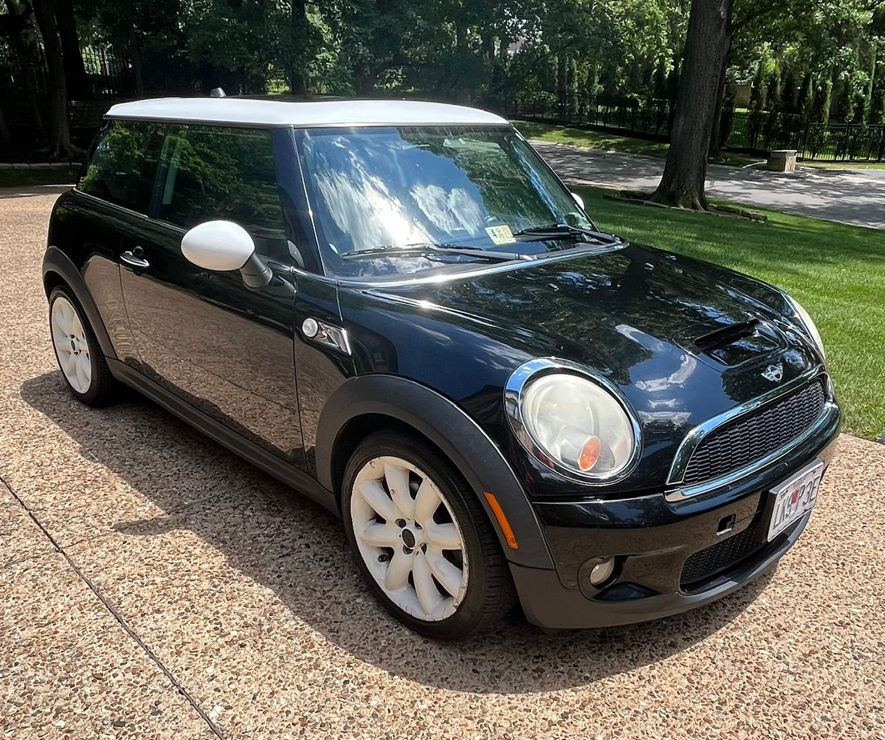 Used 2010 MINI Cooper S FWD image 1