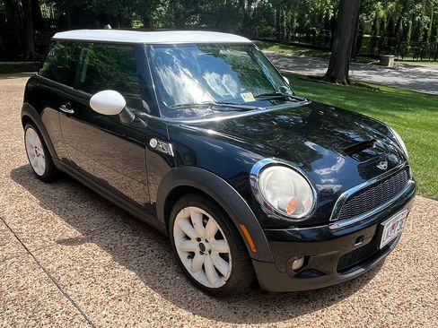 Used 2010 MINI Cooper S FWD image 1