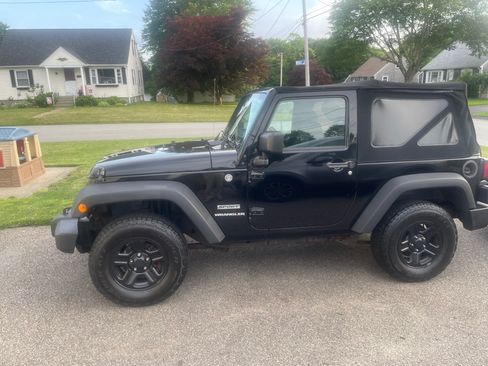 Used 2015 Jeep Wrangler Sport image 4