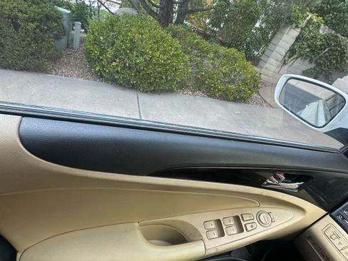 Used 2012 Hyundai Sonata Limited w/ Navigation Pkg FWD image 12