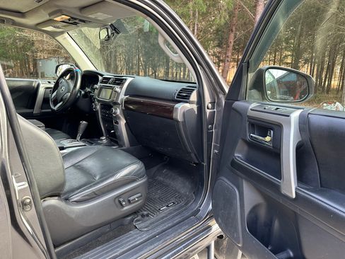 Used 2014 Toyota 4Runner Limited image 9