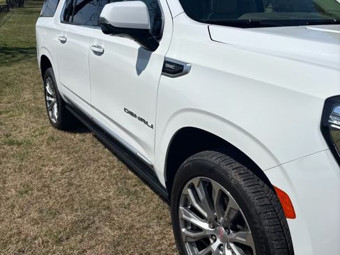 Used 2021 GMC Yukon XL Denali w/ Denali Premium Package image 1