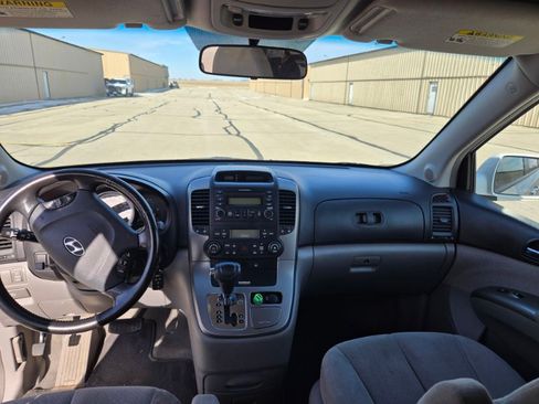 Used 2007 Hyundai Entourage SE image 4