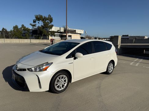 Used 2015 Toyota Prius V Three image 8