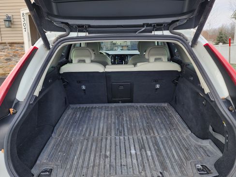 Used 2018 Volvo V90 T6 Cross Country w/ Convenience Package image 9