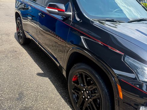 Used 2023 Chevrolet Traverse Premier w/ Redline Edition FWD image 4