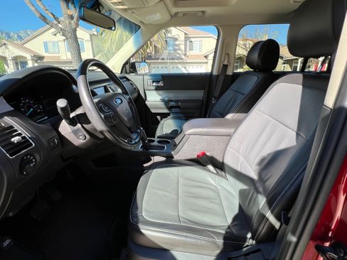 Used 2013 Ford Flex Limited w/ Titanium Appearance Pkg image 9