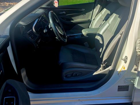 Used 2014 Chevrolet Impala LT w/ Convenience Package image 11