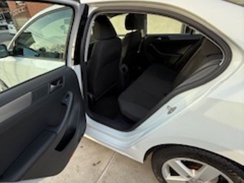 Used 2015 Volkswagen Jetta TDI S image 9