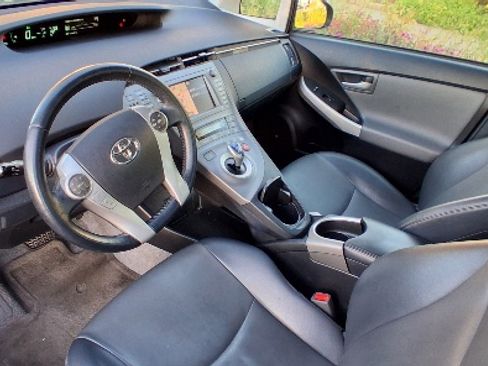 Used 2014 Toyota Prius Four w/ Solar Roof Package image 5