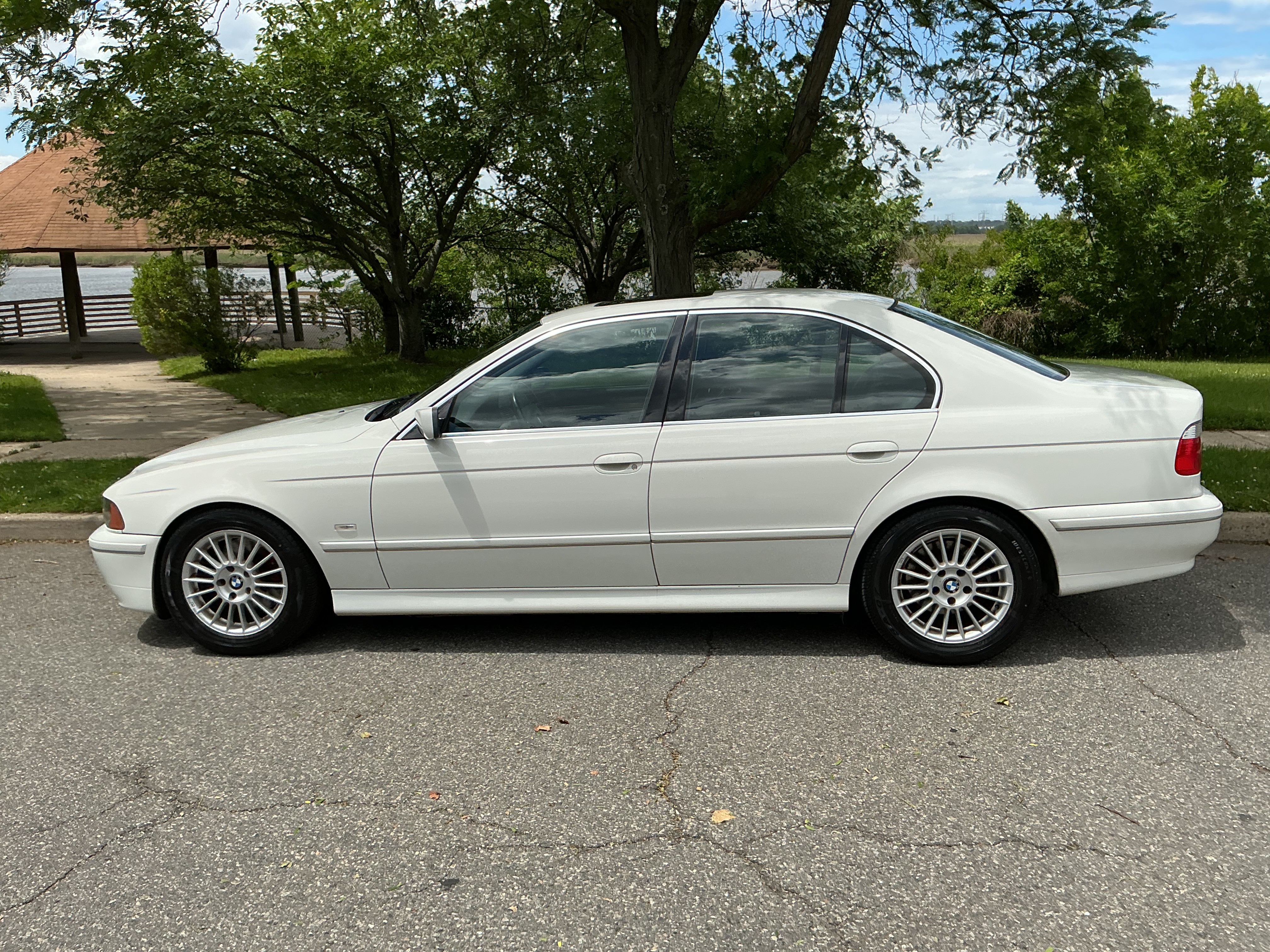 Used 2002 BMW 540i Sedan RWD image 4