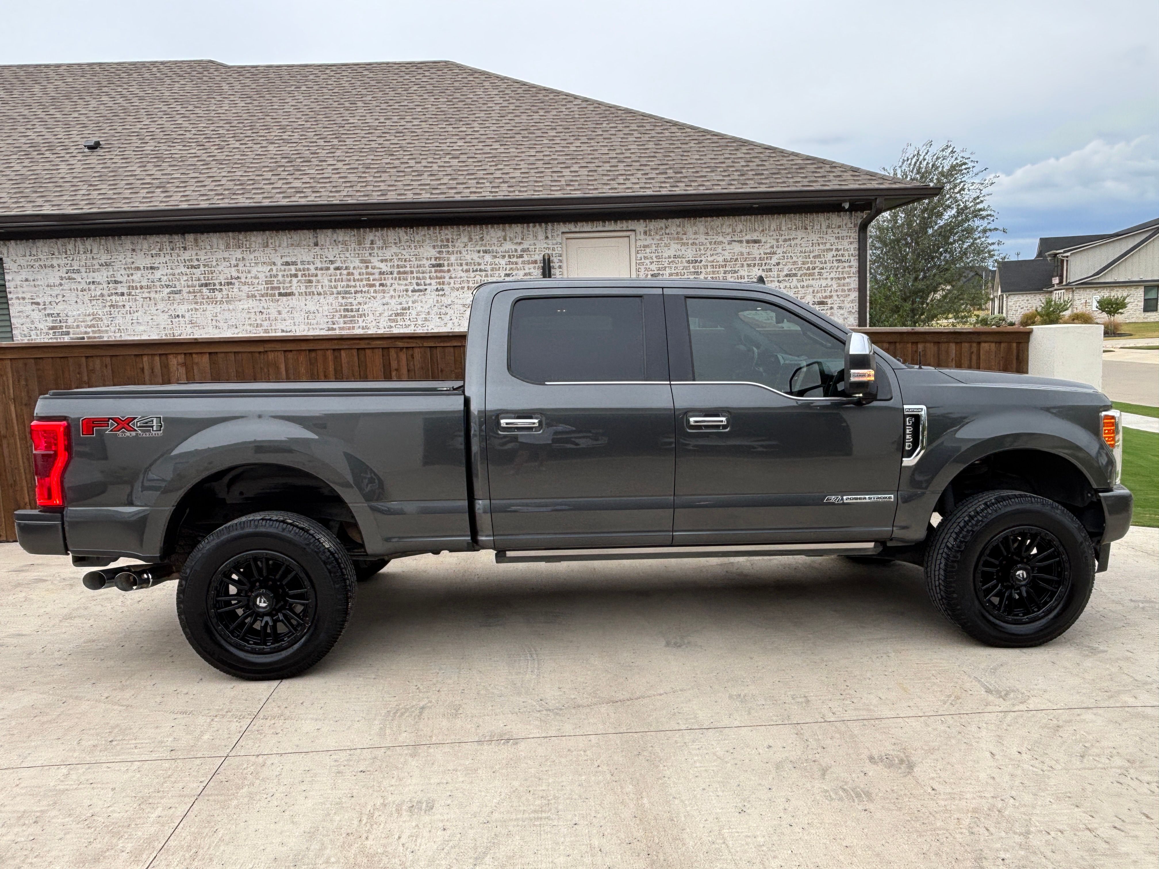 Used 2019 Ford F250 Platinum w/ Platinum Ultimate Package AWD/4WD image 2
