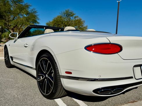 Used 2024 Bentley Continental GT V8 image 9