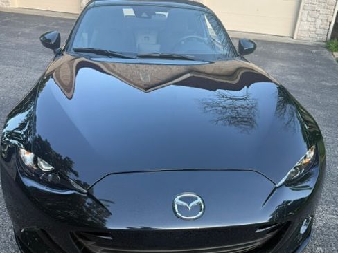 Used 2021 MAZDA MX-5 Miata Club RWD image 5