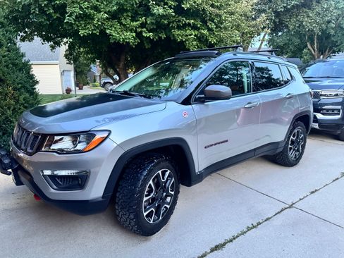Used 2019 Jeep Compass Trailhawk w/ Leather Interior Group AWD/4WD image 2