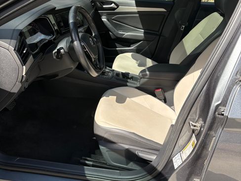 Used 2019 Volkswagen Jetta R-Line w/ R-Line Cold Weather Package image 5