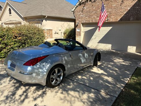 Used 2006 Nissan 350Z Touring image 4