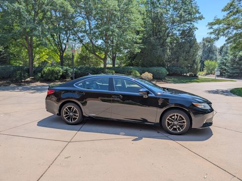 Used 2013 Lexus ES 300h image 6