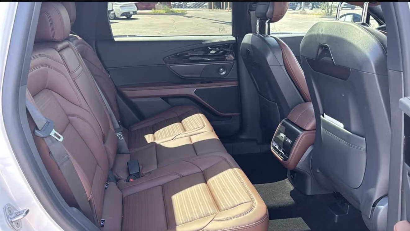 Used 2026 Lincoln Nautilus Reserve AWD/4WD image 11