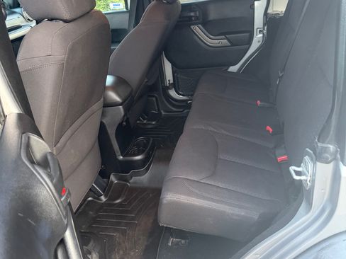 Used 2013 Jeep Wrangler Unlimited Sport image 9