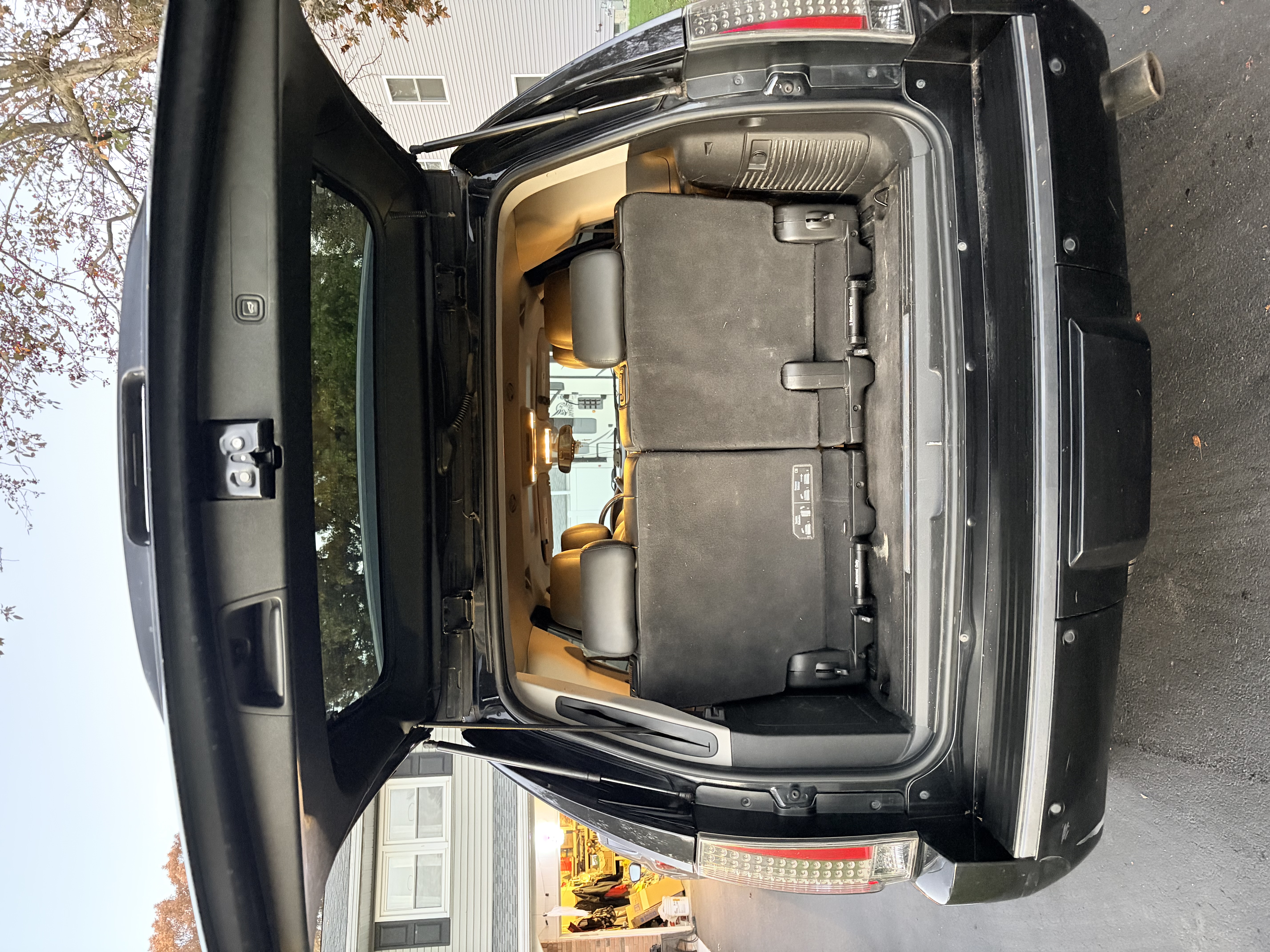 Used 2013 Cadillac Escalade Premium AWD/4WD image 17