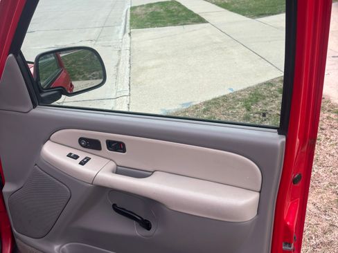 Used 2002 Chevrolet Suburban LT image 17