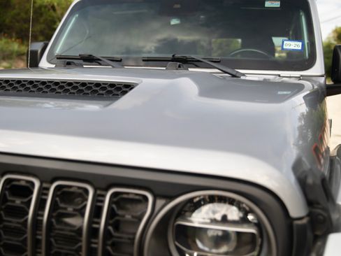 Used 2020 Jeep Gladiator Mojave AWD/4WD image 5